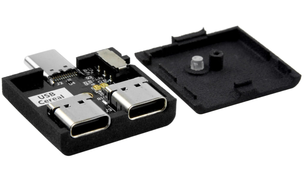 USB-Cereal vedere de sus cu cele trei porturi USB-C