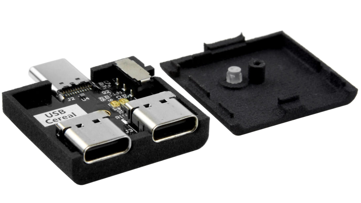 USB-Cereal vedere de sus cu cele trei porturi USB-C