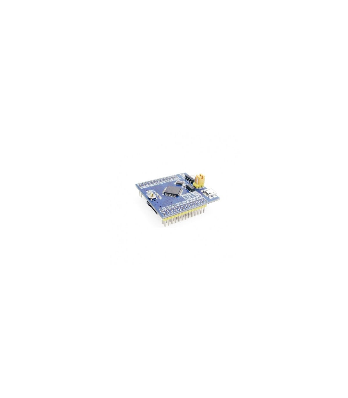 STM32F103RCT6 vedere laterală cu microcontroler și cristal oscilator